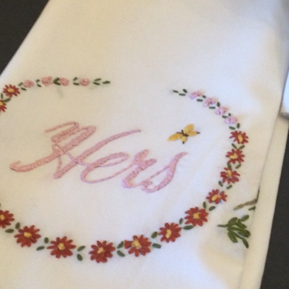 Vintage set his and hers embroidered pillow cases - Picture 3 of 3